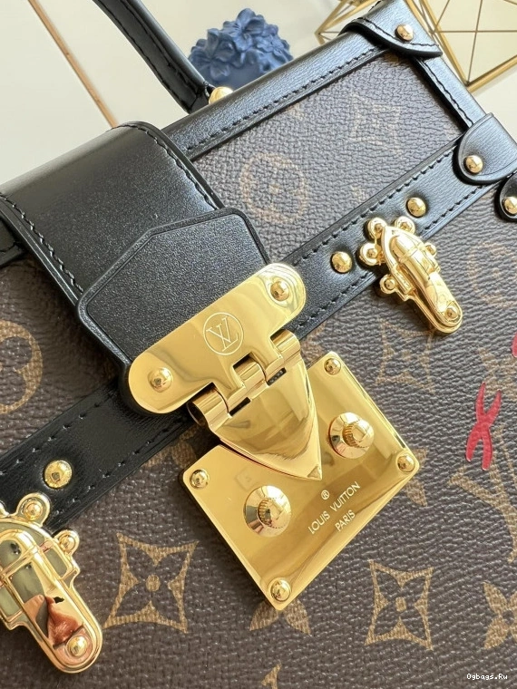 LOUIS PETITE V MALLE VUITTON 0601